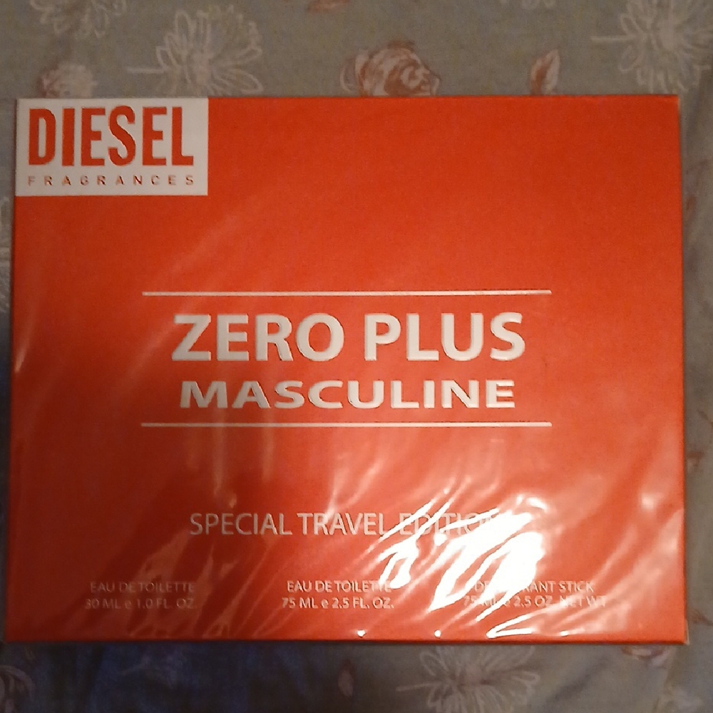 Diesel Zero Plus Masculine Travel Set in Bold Red